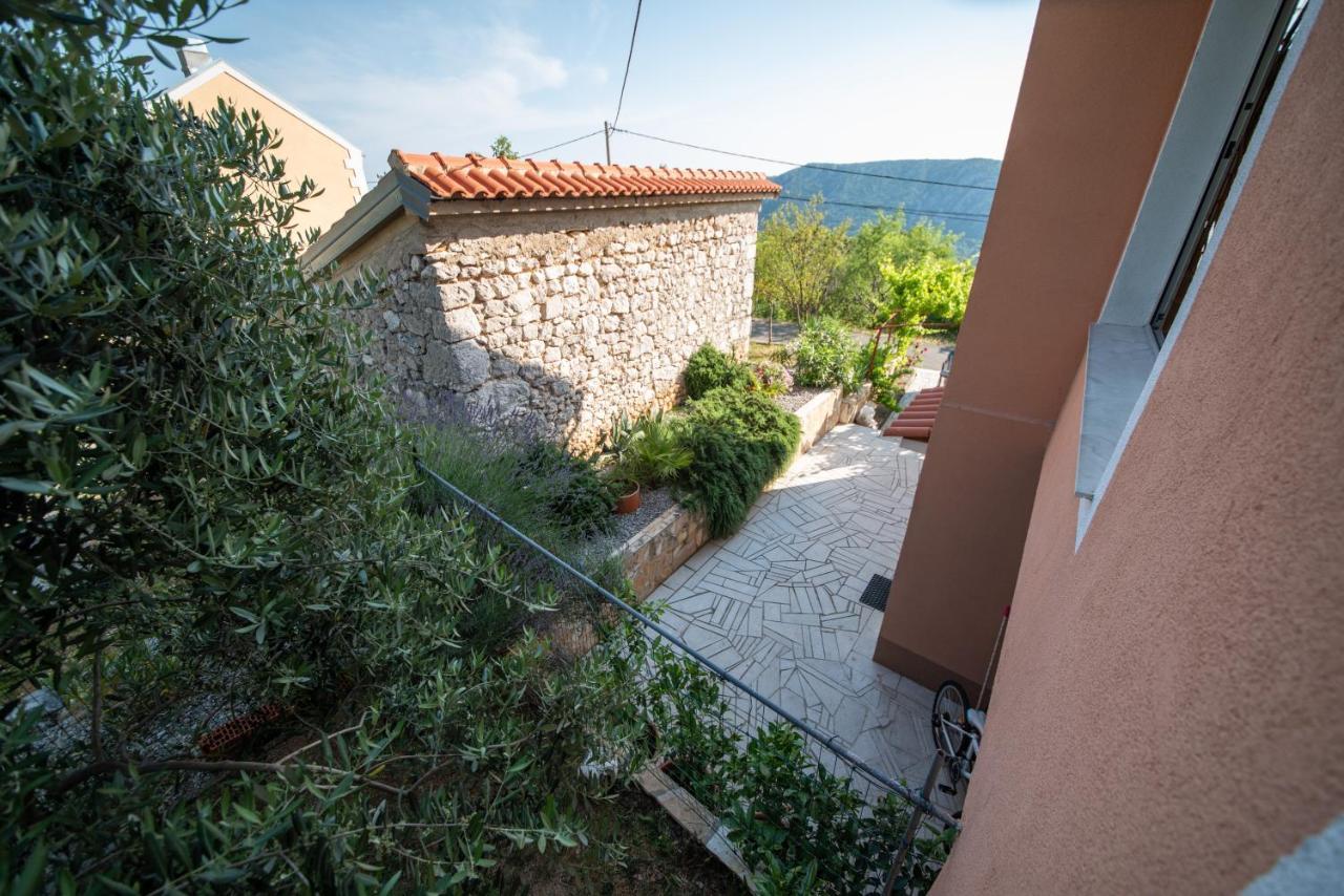 Apartman Sous Les Rochers Grizane-Belgrad Exterior photo