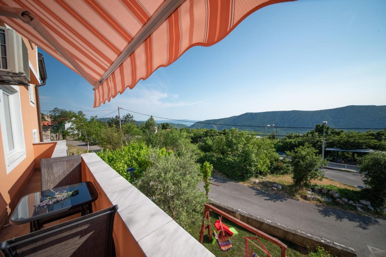 Apartman Sous Les Rochers Grizane-Belgrad Exterior photo