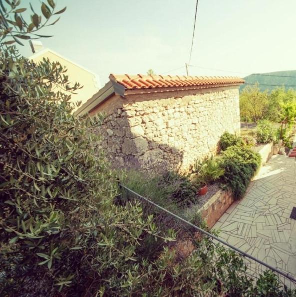 Apartman Sous Les Rochers Grizane-Belgrad Exterior photo
